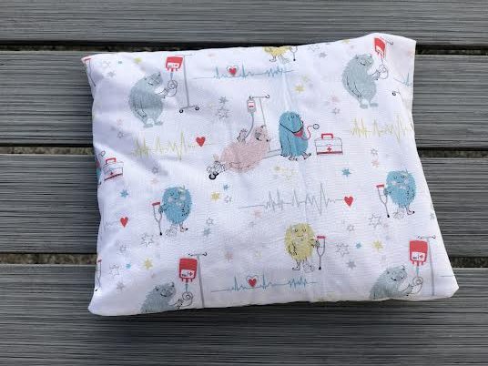 bouillotte  enfant graines de lin MONSTRES  A L'HOPITAL